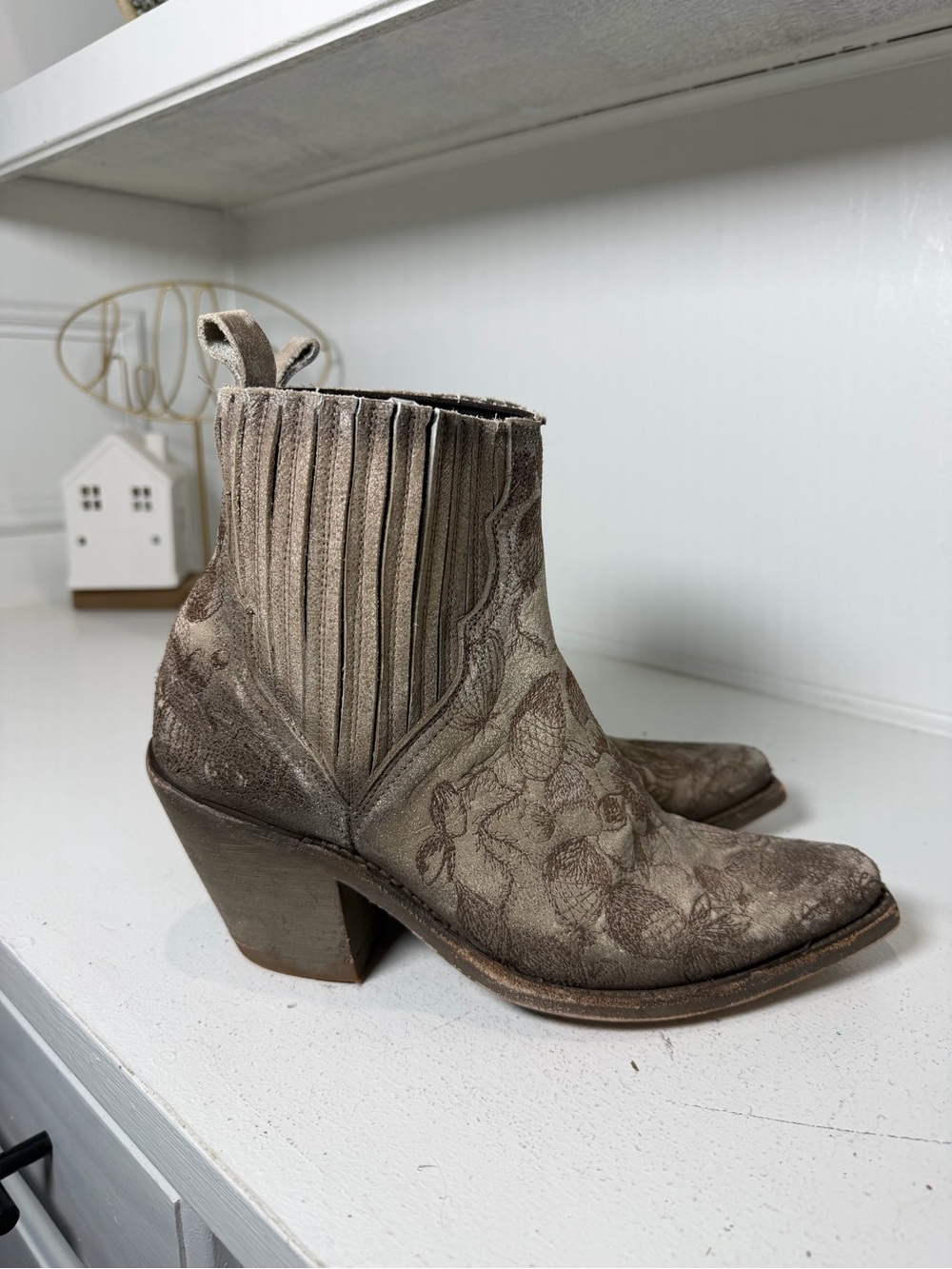 Liberty Black Women’s 8 Western Ankle Boots Floral Embossed Leather Booties - Picture 6 of 10